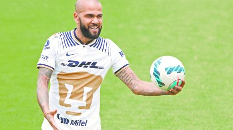 Soccer Football - Liga MX - Pumas UNAM unveil new signing Dani Alves - Mexico City, Mexico - July 23, 2022Pumas UNAM's Dani Alves during training after the unveiling REUTERS/Luis Cortes