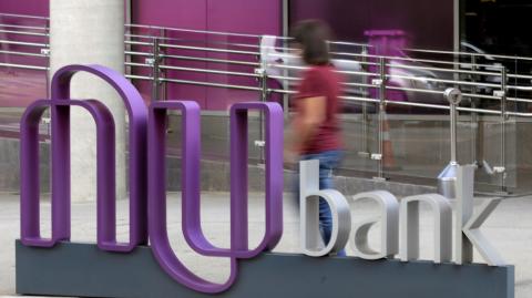 Nubank, el holding de origen brasileño que cuenta con la Sociedad Financiera Popular Nu