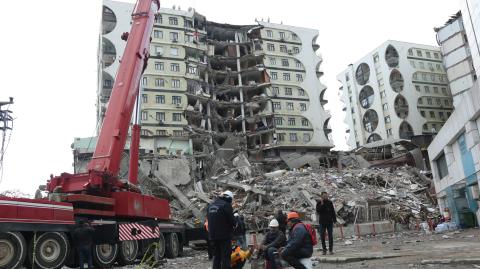 Destrucción en el centro de negocios Galeria en Diyarbakır, en Anatolia Suroriental, Turquía. Foto: Reuters