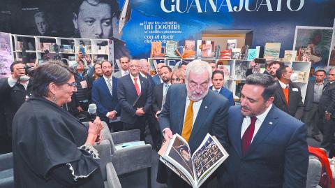 El rector Enrique Graue inauguró este jueves la 44ª Feria del Libro de Minería. Foto: Cuartoscuro