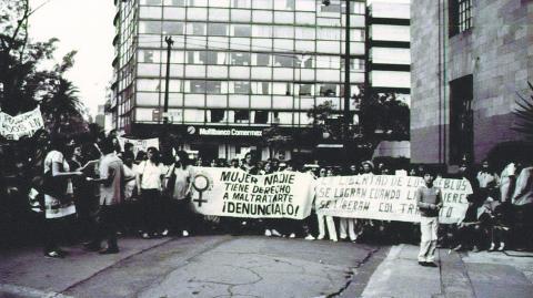 Mitin contra la violencia hacia las mujeres en 1980 en Ciudad de México. Foto: Archivo: Ana Victoria Jiménez