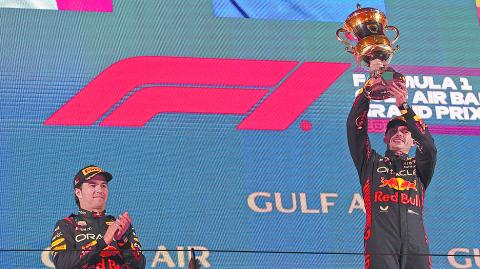 Es la primera vez que Checo Pérez subió al podio en el primer Gran Premio de una temporada Foto: Reuters