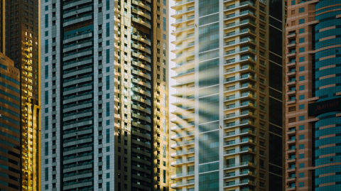 La panorámica de los edificios corporativos cambió a raíz de la pandemia, pues ahora las firmas buscan mayor flexibilidad tanto en contratos como en espacios. Foto: Especial.