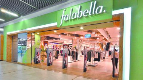 El liderazgo del CEO de Falabella, Gastón Bottazzini, está puesto en cuestión