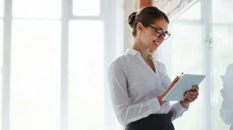 La industria inmobiliaria es una opción laboral para las mujeres que buscan un trabajo flexible. Foto: Especial.