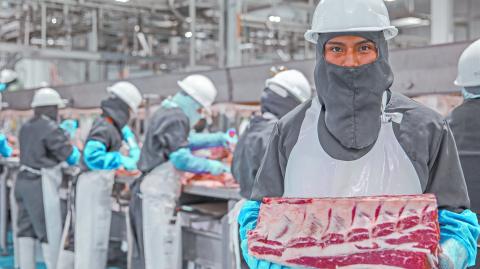 De acuerdo con la propuesta del USDA, podrán utilizar el sello “Product of USA” únicamente los productos de carne de res, cerdo, aves y otros subproductos avícolas provenientes de animales nacidos, criados y sacrificados en Estados Unidos. Foto: Especial