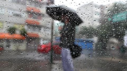 60607170. México, 7 Jun. 2016 (Notimex-Pedro Sánchez).- El Centro de Atención a Emergencias y Protección Ciudadana de la Ciudad de México informó que la depresión tropical 1-E provocó esta tarde fuertes lluvias combinadas con granizo en varias zonas de la capital del país, lo cual originó diversos encharcamientos.NOTIMEX/FOTO/PEDRO SÁNCHEZ/PSM/WEA/-X6vmgK8VTpGj0XRoza%odA