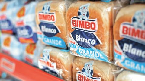 Loaves of bread of Mexican bread maker Grupo Bimbo are seen at a store in Ciudad Juarez, Mexico June 19, 2017. REUTERS/Jose Luis Gonzalez