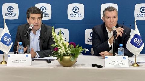 Máximo Vedoya, presidente de Caintra y Guillermo Fillon, director saliente del organismo. Foto: Especial