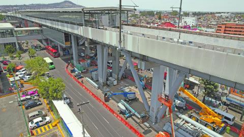 El secretario de Obras, Jes˙s Esteva, encabezÛ un recorrido por las obras de rehabilitaciÛn del tramo elevado de la LÌnea 12 del Metro, el cual casi va cumplir dos aÒos cerrado tras el fatal accidente en la estaciÛn Olivos.