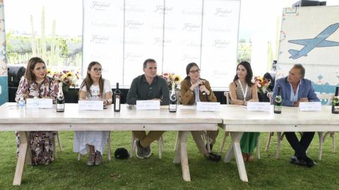 En el evento inaugural se contó con la presencia de la presidenta municipal de Ezequiel Montes, Guadalupe Pérez Montes; el presidente del Clúster de Vitivinicultores de Querétaro, Eusebio Goyeneche; la directora de marketing de Freixenet de México, Meritxell Ricarte; la diputada federal, Paulina Aguado Romero; la secretaria de Cultura del estado, Marcela Herbert Pesquera; así como de la diputada local, Leticia Rubio Montes, entre otras personalidades.