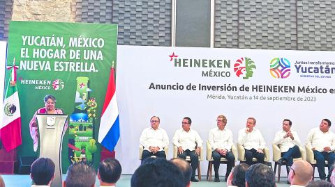 La secretaria de Economía, Raquel Buenrostro, afirmó que el anuncio de Heineken coincide con el interés del gobierno federal actual de potenciar las inversiones en el sureste del país. Foto: Especial