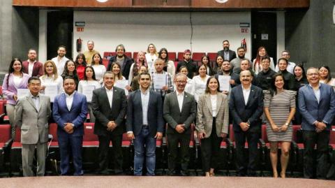 Empresarios que concluyeron la Décima Edición del Programa Desarrollo de Mipymes Proveedores Indirectos de Sectores Estratégicos de la Industria de Querétaro. Foto: Cortesía.