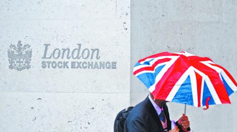 En la Bolsa de Valores de Londres se ha reducido también el número de empresas listadas en los últimos cinco años, pero la reducción más drástica ha sido en España. Foto: Reuters