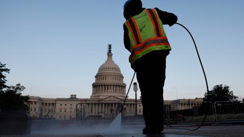 La mayoría de los más de 4 millones de empleados del Gobierno no cobrarían, trabajasen o no. Foto: Reuters.