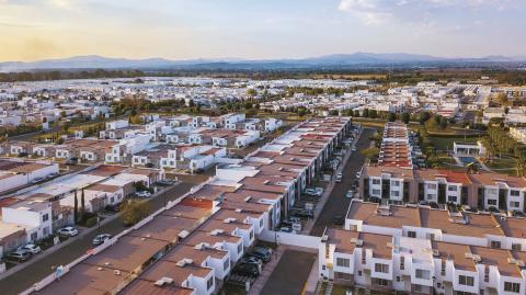 Overflight over a housing unit just outside the center of Queretaro