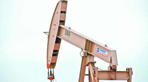 FILE PHOTO: A pump jack operates in the Permian Basin oil and natural gas production area near Odessa, Texas, U.S., February 10, 2019. Picture taken February 10, 2019.    REUTERS/Nick Oxford/File Photo-NARCH/NARCH30