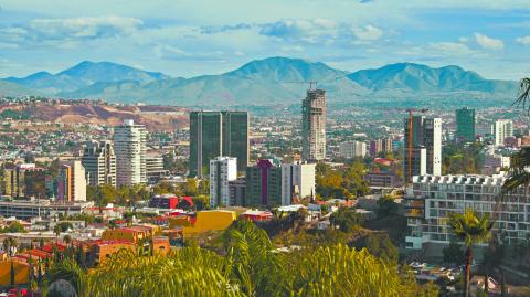 Tijuana es una de las ciudades que mejor se han posicionado por el tema del nearshoring y esto impacta en su segmento inmobiliario. Foto: Shutterstock.