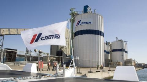 Cemex reportó que sus ganancias disminuyeron 75% interanual en el tercer trimestre de 2023. Foto: Reuters.