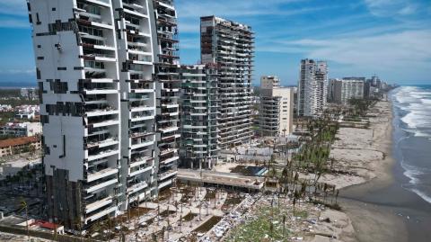 Vista aérea de los daños causados por el paso del huracán Otis en Acapulco. Foto EE: AFP