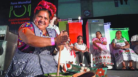 Abigail Mendoza Ruiz, de Teotitlán, Oaxaca, será premiada en Artes y Tradiciones Populares. Foto EE: Especial