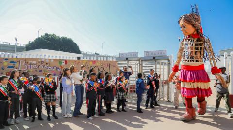 Bienvenida a Amal en la garita El Chaparral, Tijuana. Foto: The Walk Productions