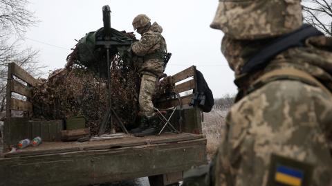 Soldados ucranianos en su posición en la región de Donetsk. Foto: AFP.