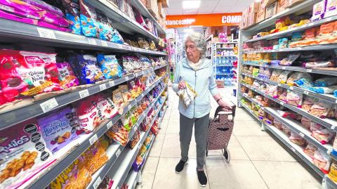 Retiree struggles to make ends meet in Argentina