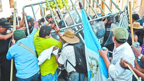 El parlamento saliente decidió desconocer como bancada a los 23 diputados del Movimiento Semilla, de Bernardo Arévalo