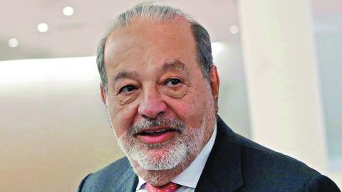 Mexican tycoon Carlos Slim walks after he launched a free online platform for education with free access to mobile WiFi connections to the Internet on his Infinitum service during a news conference at Soumaya museum in Mexico City