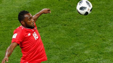 El delantero panameño Luis Tejada observa el balón durante el partido de fútbol del Grupo G de la Copa Mundial de Rusia 2018 entre Panamá y Túnez en el Arena Mordovia en Saransk. Foto: AFP