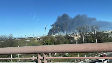 Incendio de bodegas en el Parque Industrial ubicado en la zona Mezquital, de San Nicolás de la Garza. Foto EE: Cortesía.