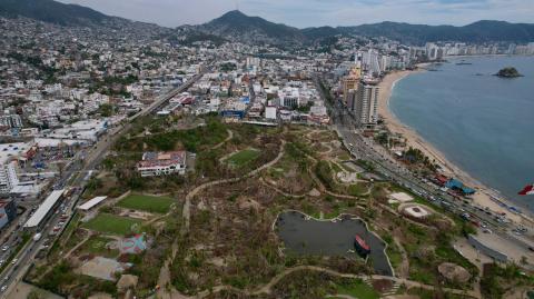 La NOM después del paso del huracán Otis en Guerrero, un suceso que dejó, al menos, 120,000 viviendas con daños. Foto: Cortesía de Sedatu.