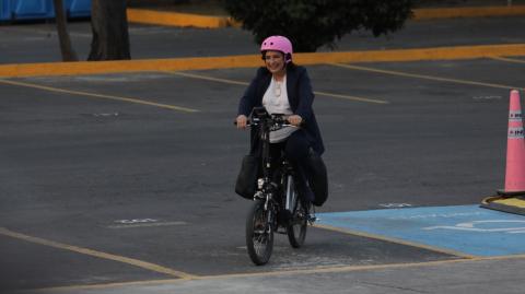 Xóchitl Gálvez, candidata de la coalición "Fuerza y Corazón por México", a su llegada al INE. Foto EE: Eric Lugo