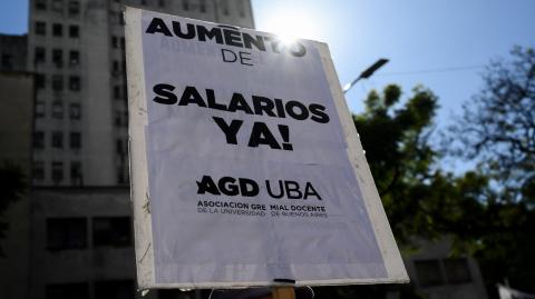 Se incrementan las protestas por parte de estudiantes y académicos de la Universidad de Buenos Aires. Foto: AFP