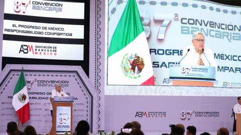 Andrés Manuel López Obrador en la clausura de la 87 Convención Bancaria. Foto EE: Hugo Salazar