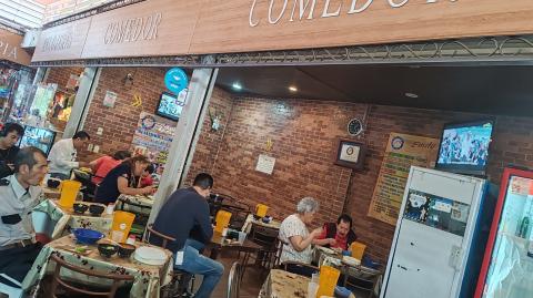 Comedor del mercado de Tlacoquemecatl en la alcaldía Benito Juárez.