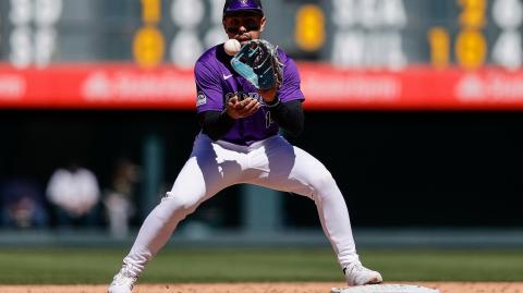 Alan Trejo, segunda base de los Rockies de Colorado. Foto: Reuters