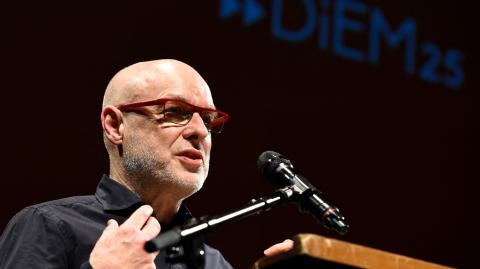 Brian Eno ha desafiado la etiqueta de músico, artista y productor. Foto: AFP