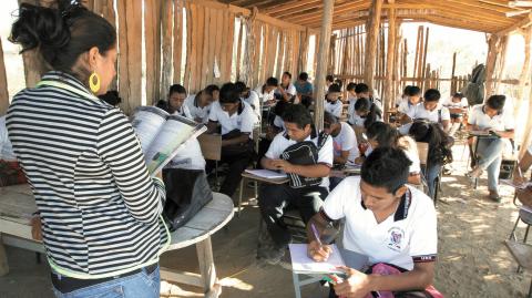 Los datos del Coneval refieren un aumento en las carencias por acceso a servicios de salud y rezago educativo