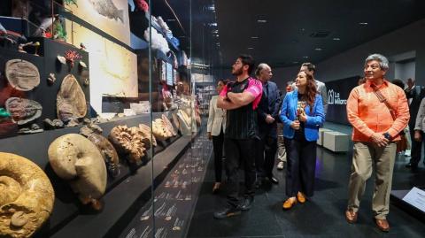 El gobernador Samuel García recorriendo el museo La Milarca. Foto EE: Cortesía