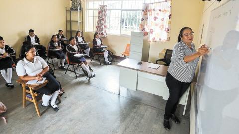 En matemáticas los estudiantes obtuvieron 395 puntos, lo que reflejó una caída de 14 puntos. Foto: Cuartoscuro