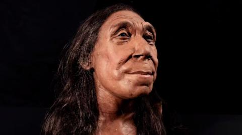 La cabeza de Shanidar Z, realizada por los hermanos Kennis para el documental de Netflix ‘Secretos de los neandertales’, a partir de escaneos 3D del cráneo reconstruido. Foto: BBC Studios.