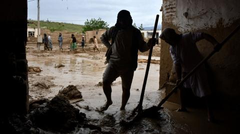 Las cifras podrían aumentar sustancialmente en las últimas horas, conforme avancen los trabajos de limpieza y recuperación. Foto: AFP.