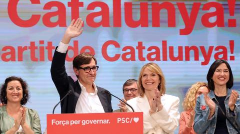 Salvador Illa celebrando su victoria la noche de ayer en Barcelona. Foto: AFP