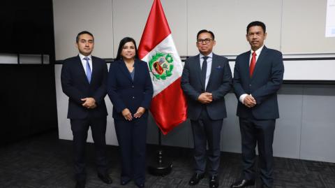  La ministra Elizabeth  Galdo y el embajador de Indonesia en el Perú, Sr. Ricky Suhendar. Foto EE: Especial