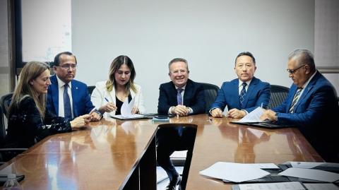 Representantes de Anuvac y SHF en la firma del convenio. Foto: Cortesía.