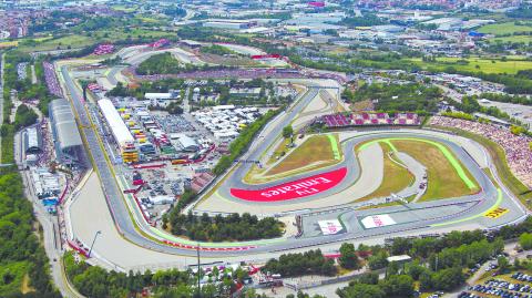 Carlos Sainz y Fernando Alonso tienen la tarea de estar en el podio frente a sus fans locales. Foto: Reuters.