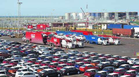 Las exportaciones automotrices representan una parte sustancial de los envíos mexicanos a EU y ejemplifican la alta integración regional. Foto: AFP