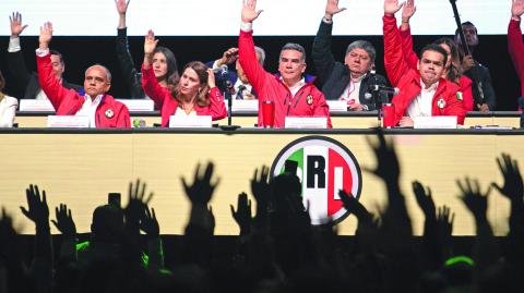 Durante la Asamblea de ayer en el PRI se registraron confrontaciones entre militantes debido a las reformas avaladas al interior del partido. Foto: Cuartoscuro